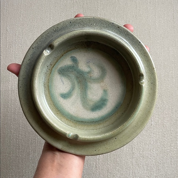 POTTERY ASHTRAY - Picture 1 of 5
